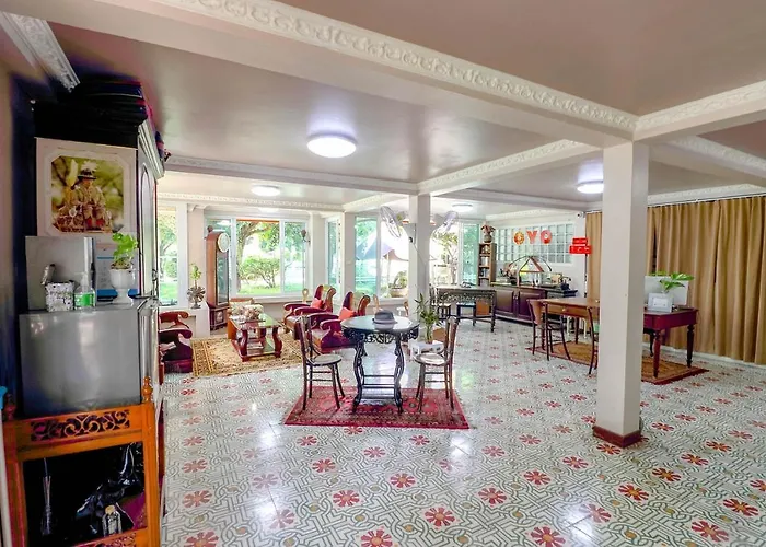 Oyo 750 Baan Suan Ampond Hotel