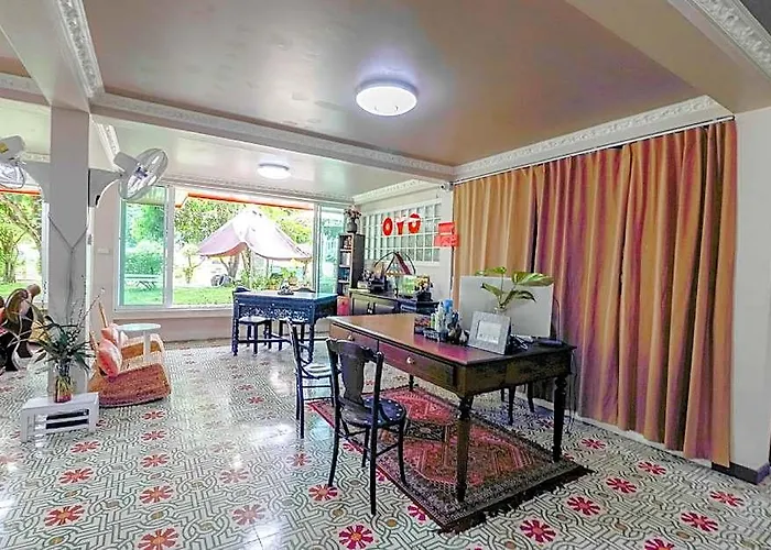 Oyo 750 Baan Suan Ampond Hotel 2*
